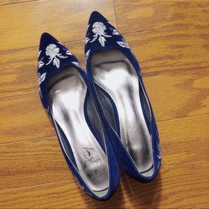 Modcloth blue velvet elegant shoes 3cm heel